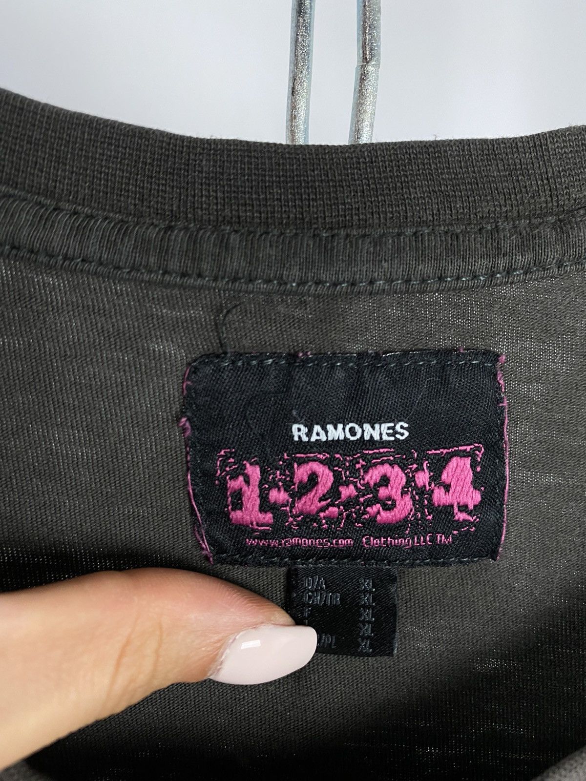 Band Tees Ramones band tee T-shirts big logo rock tee size XL Size US XL / EU 56 / 4 - 5 Thumbnail