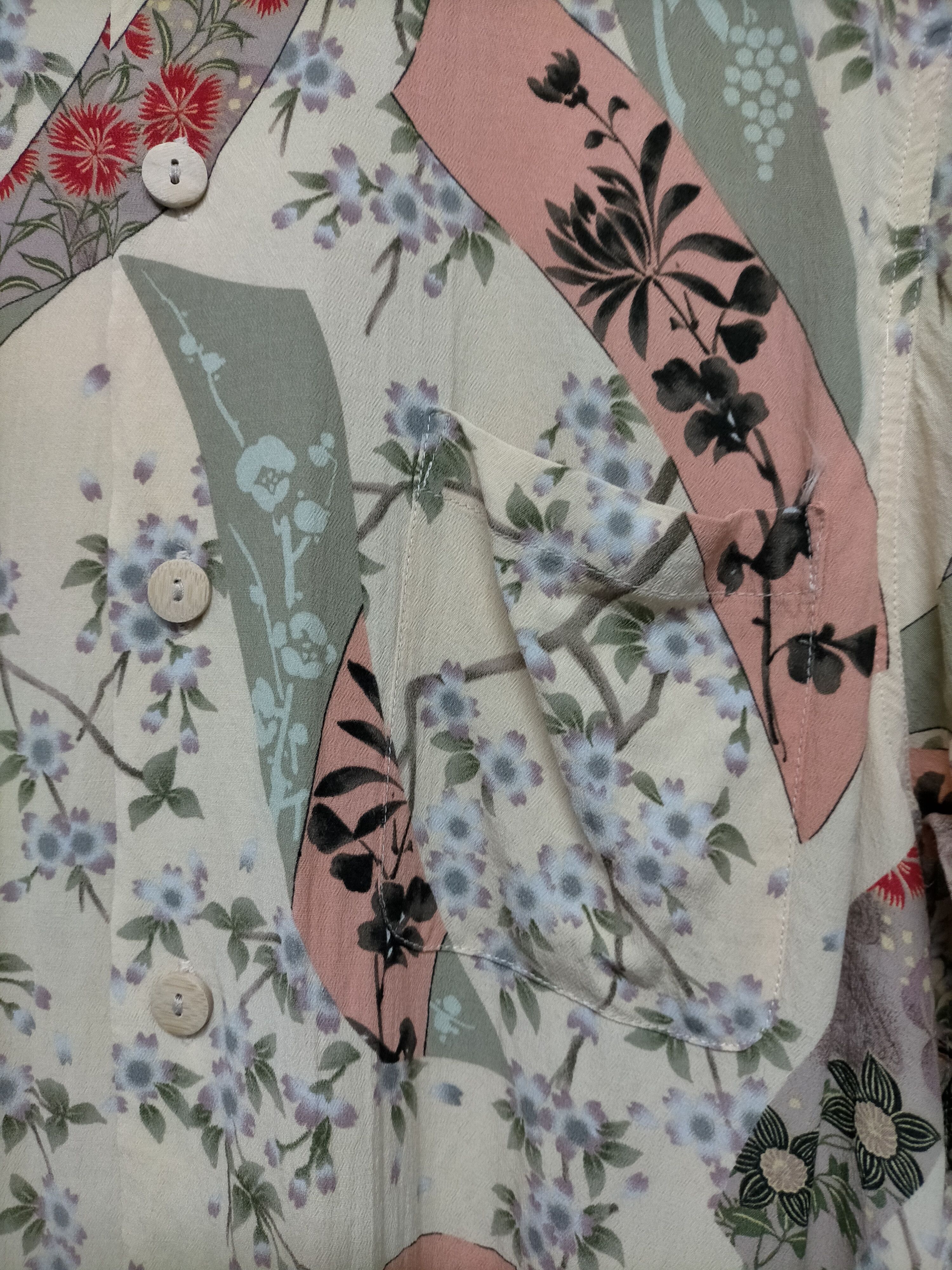 Japanese Brand Oniwa Soto Rayon Crepe Hawaiian shirt Size US L / EU 52-54 / 3 - 9 Thumbnail