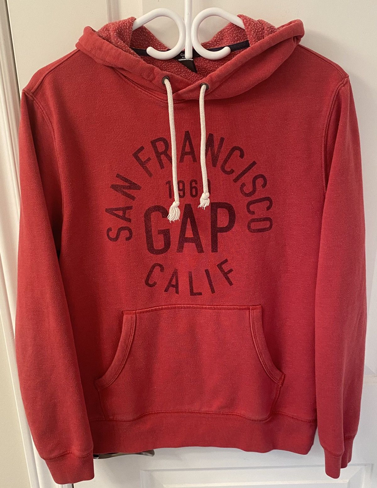 Gap GAP San Francisco California Mens Red Hoodie/Sweater Size US S / EU 44-46 / 1 - 1 Thumbnail