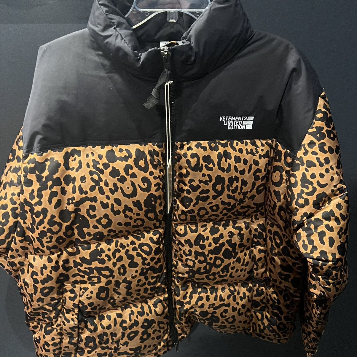 Vetements Vetements Logo Limited Edition Leopard Puffer Jacket Coat Size US M / EU 48-50 / 2 - 6 Thumbnail