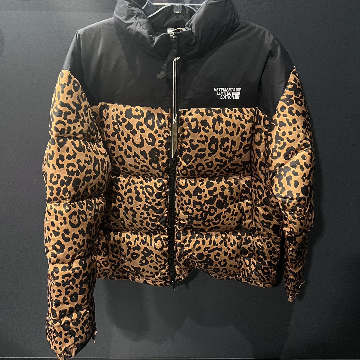 Vetements Vetements Logo Limited Edition Leopard Puffer Jacket Coat Size US M / EU 48-50 / 2 - 3 Thumbnail