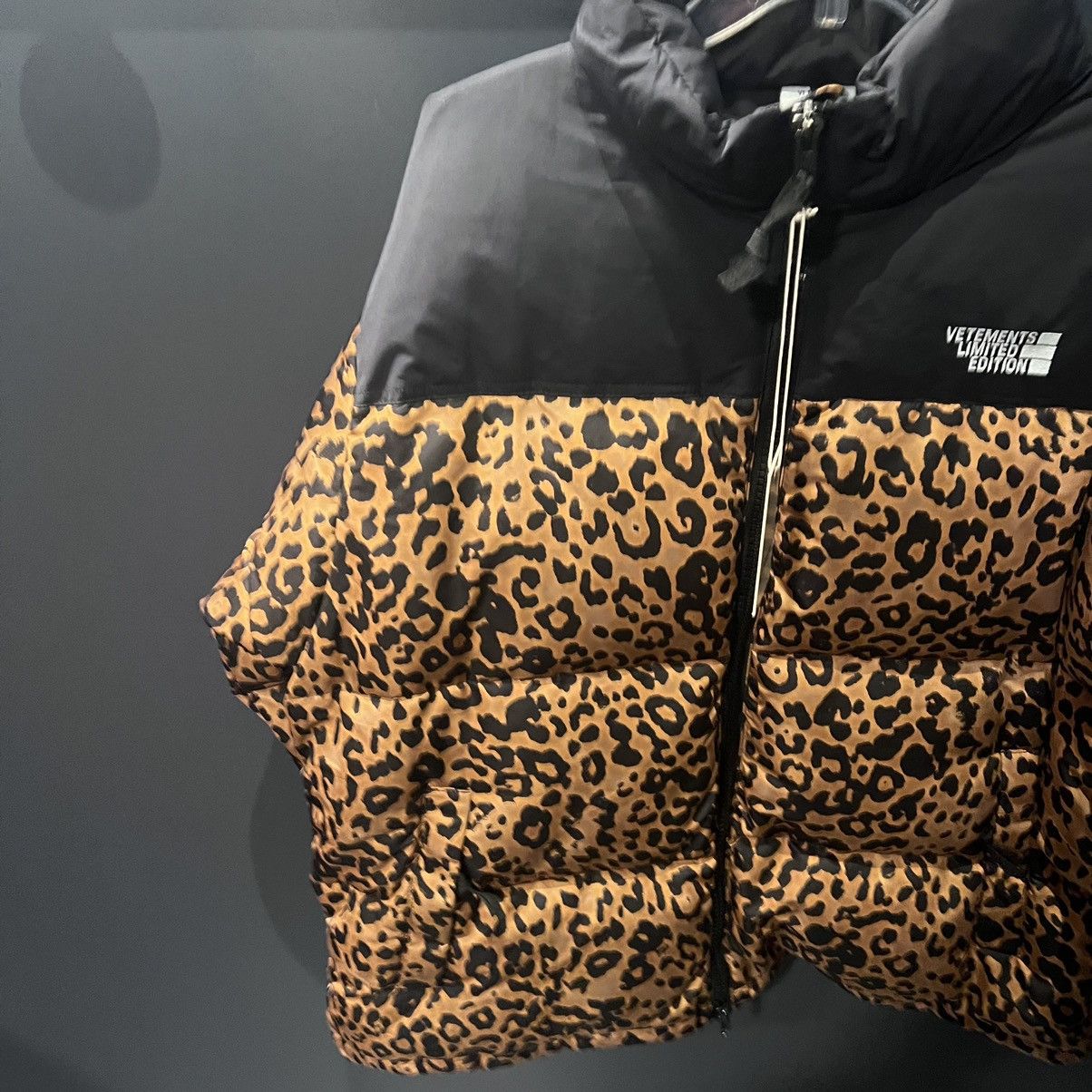 Vetements Vetements Logo Limited Edition Leopard Puffer Jacket Coat Size US M / EU 48-50 / 2 - 5 Thumbnail