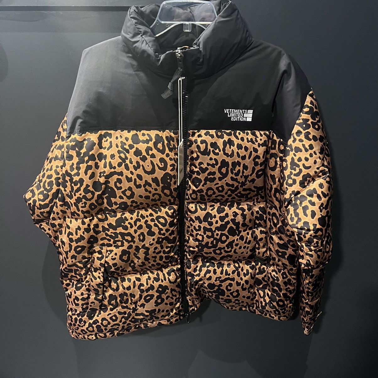 Vetements Vetements Logo Limited Edition Leopard Puffer Jacket Coat Size US M / EU 48-50 / 2 - 4 Thumbnail