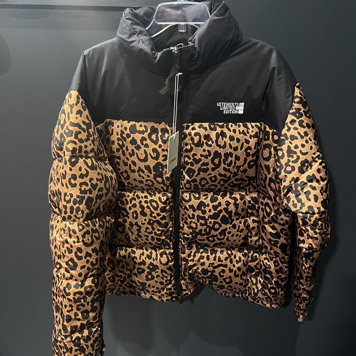 Vetements Vetements Logo Limited Edition Leopard Puffer Jacket Coat Size US M / EU 48-50 / 2 - 2 Thumbnail