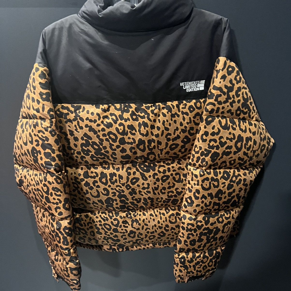 Vetements Vetements Logo Limited Edition Leopard Puffer Jacket Coat Size US M / EU 48-50 / 2 - 10 Thumbnail