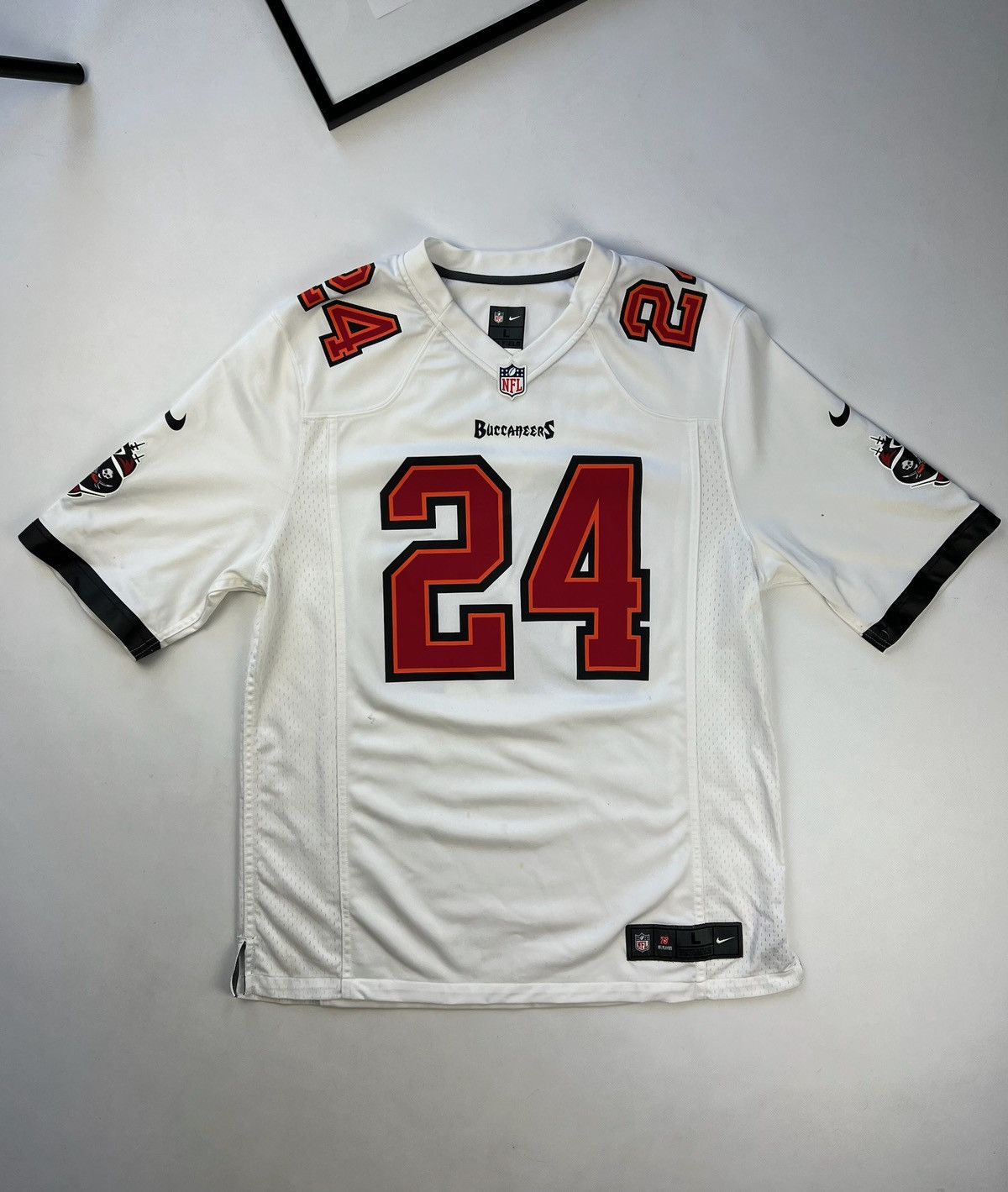 NFL Tampa bay Buccaneers Tom Brady Jersey 24 revis Size US L / EU 52-54 / 3 - 2 Thumbnail
