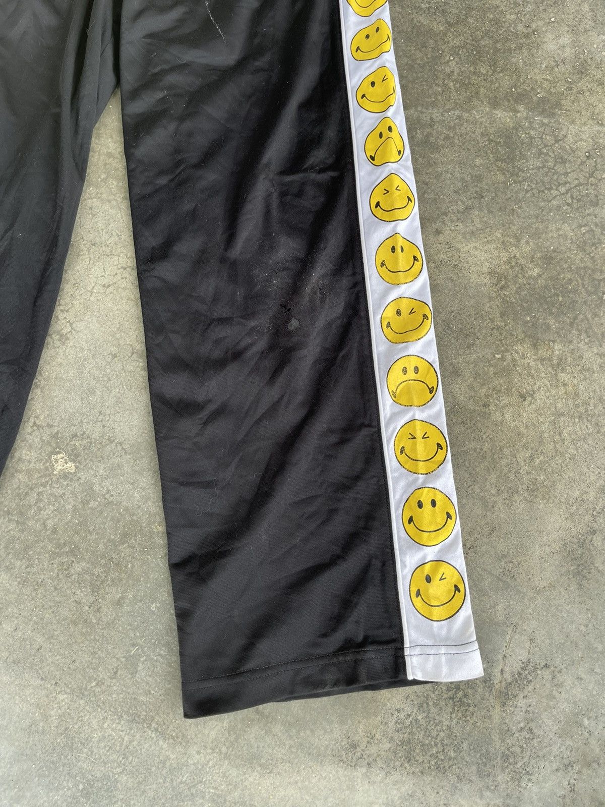 Japanese Brand 90’s SMILEY STREETWEAR TRACKPANTS JAPAN Size US 31 - 2 Thumbnail