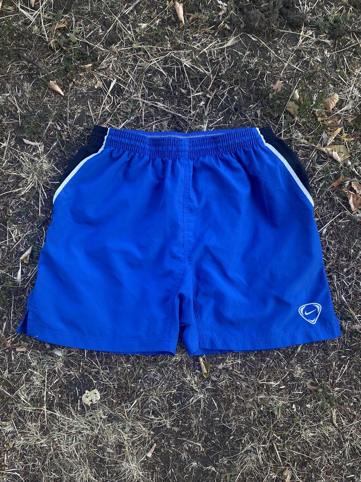 Nike Vintage 90s Nike shorts streetwear swoosh casual y2k size M Size US 32 / EU 48 - 1 Thumbnail