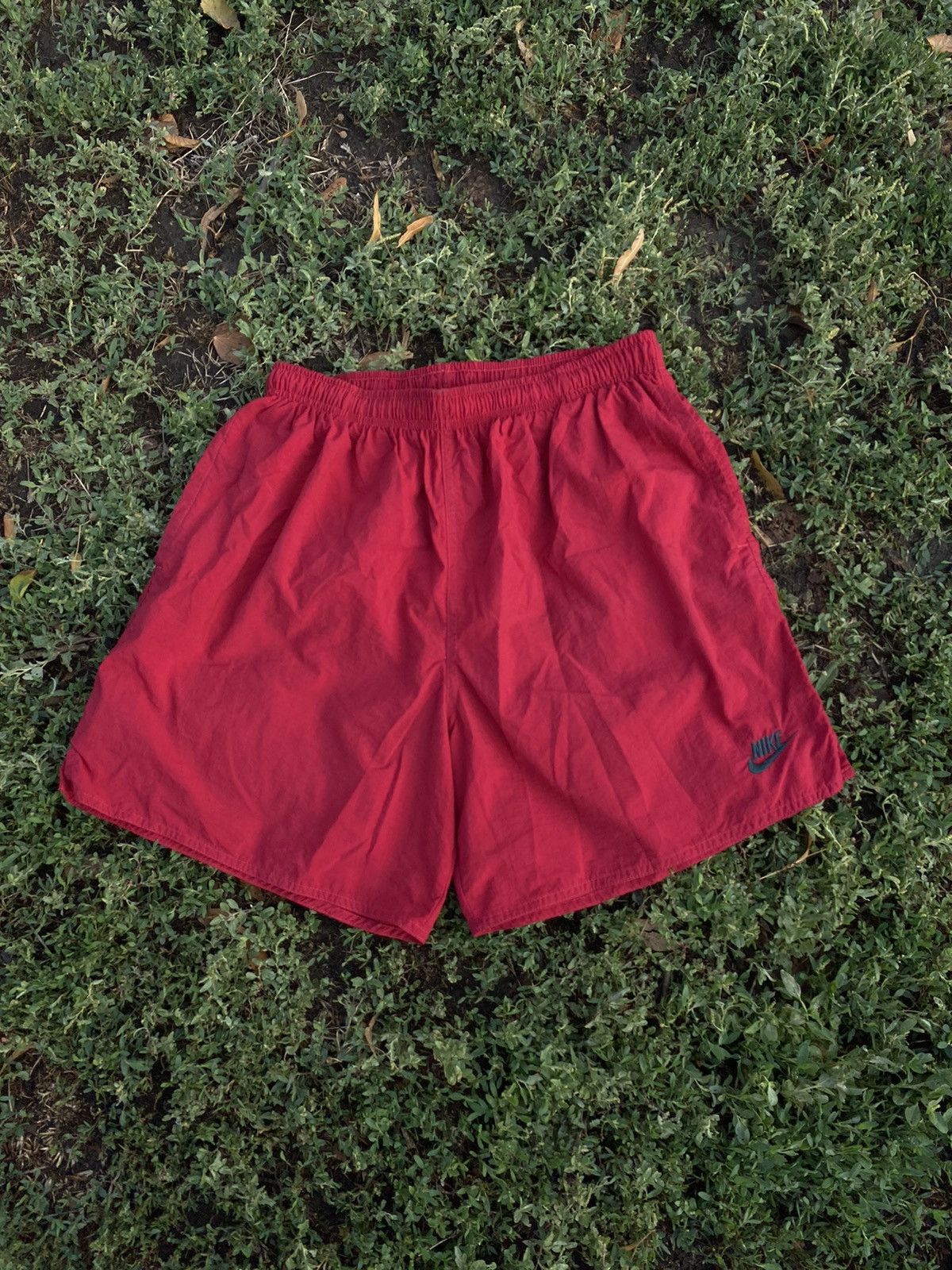 Nike Vintage Nike shorts streetwear swoosh casual y2k size M Size US 32 / EU 48 - 1 Thumbnail
