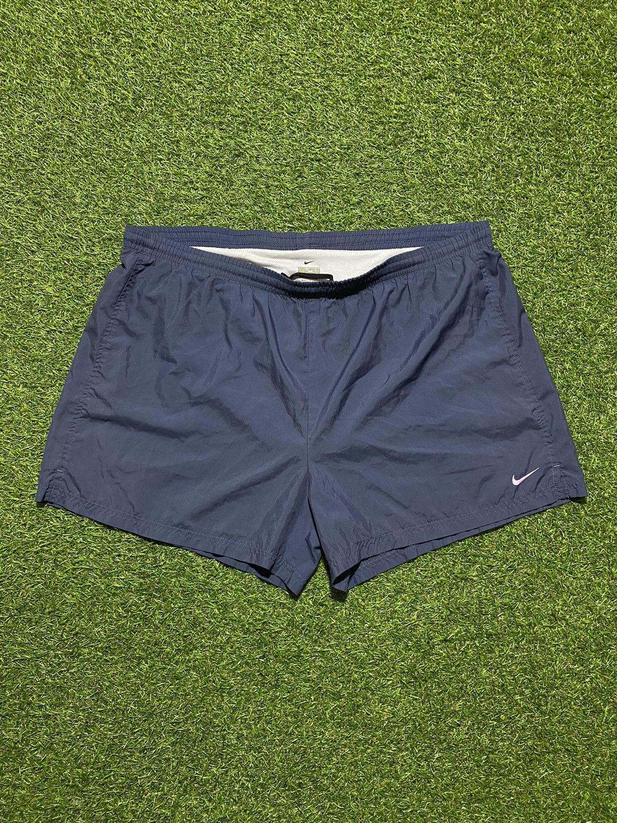 Nike Vintage Nike shorts streetwear swoosh casual y2k size L Size US 34 / EU 50 - 1 Thumbnail