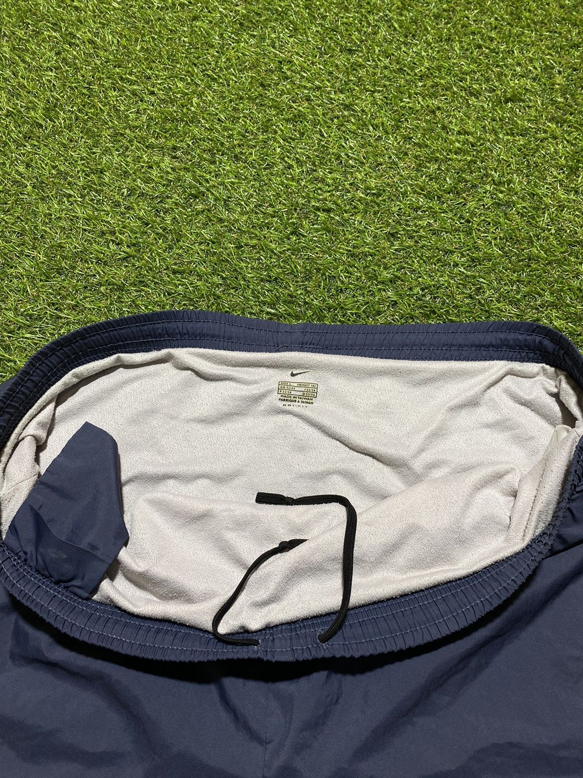 Nike Vintage Nike shorts streetwear swoosh casual y2k size L Size US 34 / EU 50 - 3 Thumbnail