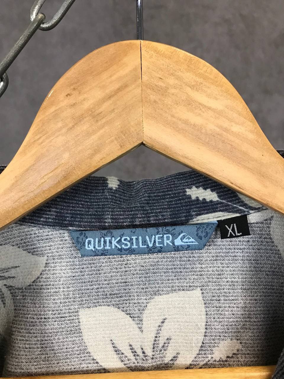 Quiksilver Quiksilver vintage Hawaiian flower velvet shirt Size US XL / EU 56 / 4 - 4 Thumbnail