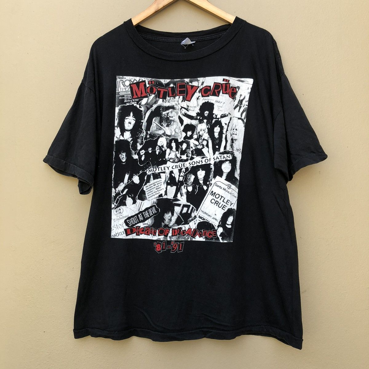 Band Tees × Vintage Vintage motley crue 1991 tee Size US XL / EU 56 / 4 - 1 Thumbnail