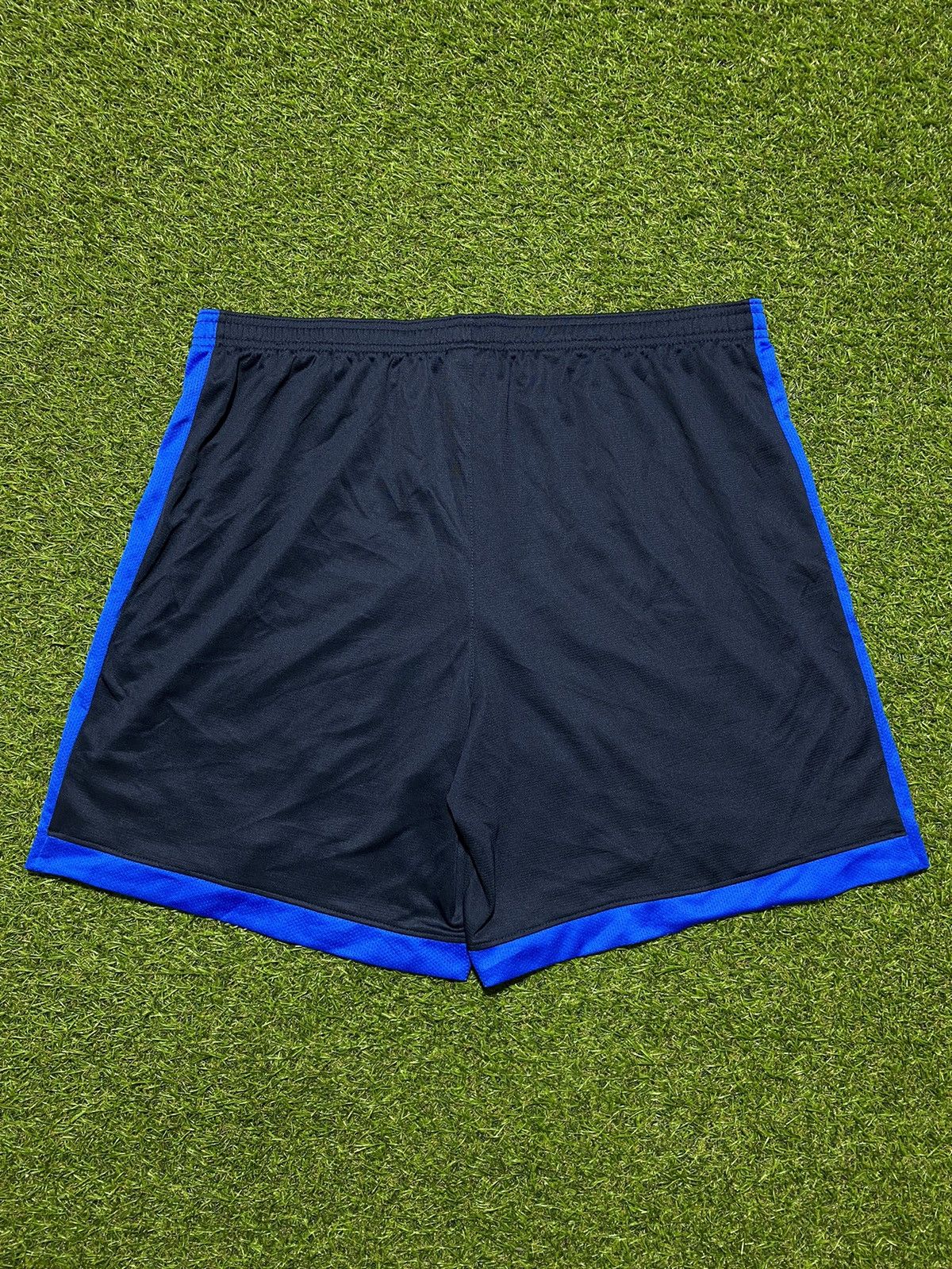 Nike Vintage Nike shorts streetwear swoosh casual y2k size XXL Size US 38 / EU 54 - 2 Thumbnail