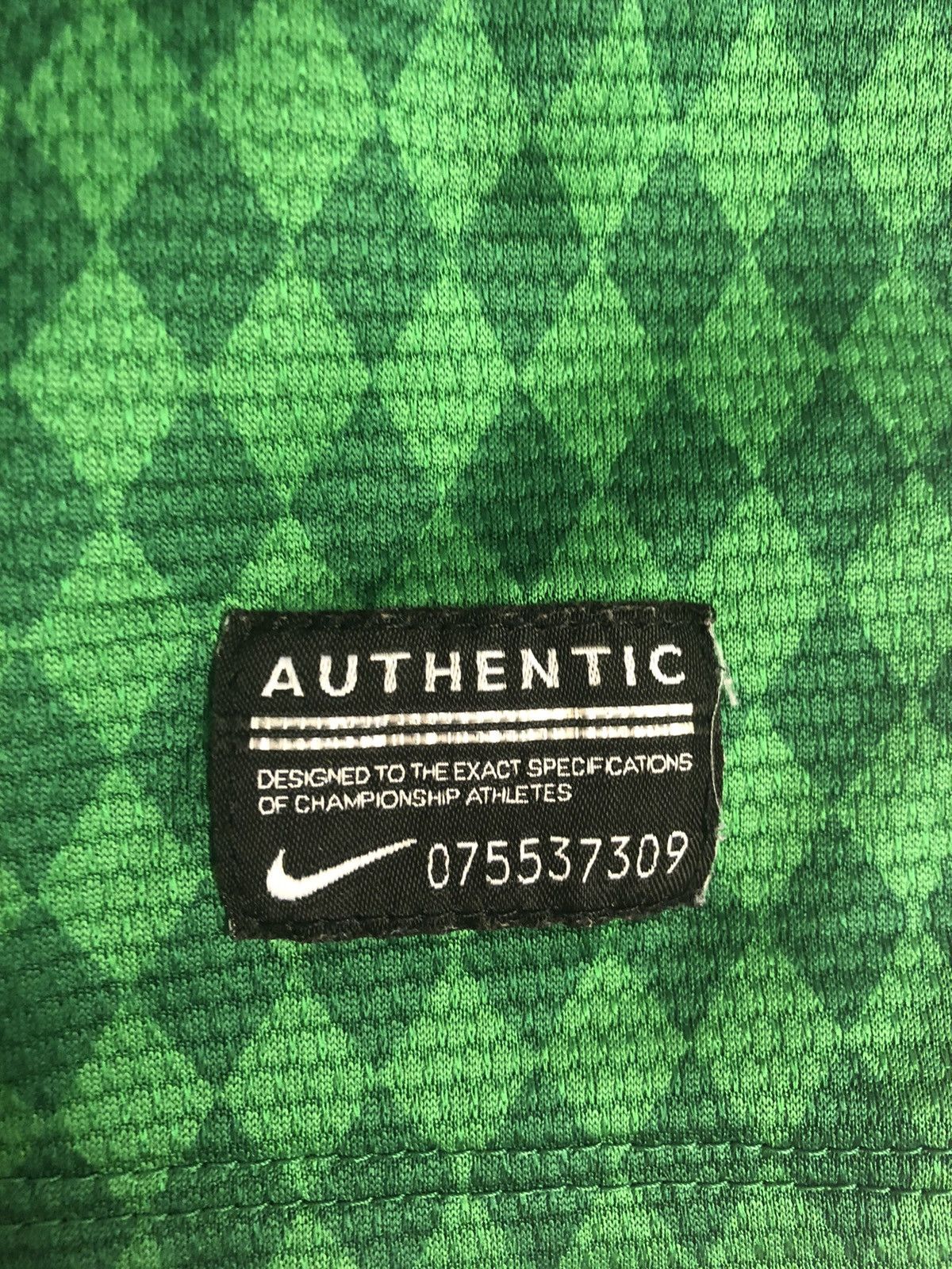 Nike NIKE WERDEN BREMEN #4 CLASSIC QUALITY SOCCER JERSEY Size US S / EU 44-46 / 1 - 6 Thumbnail