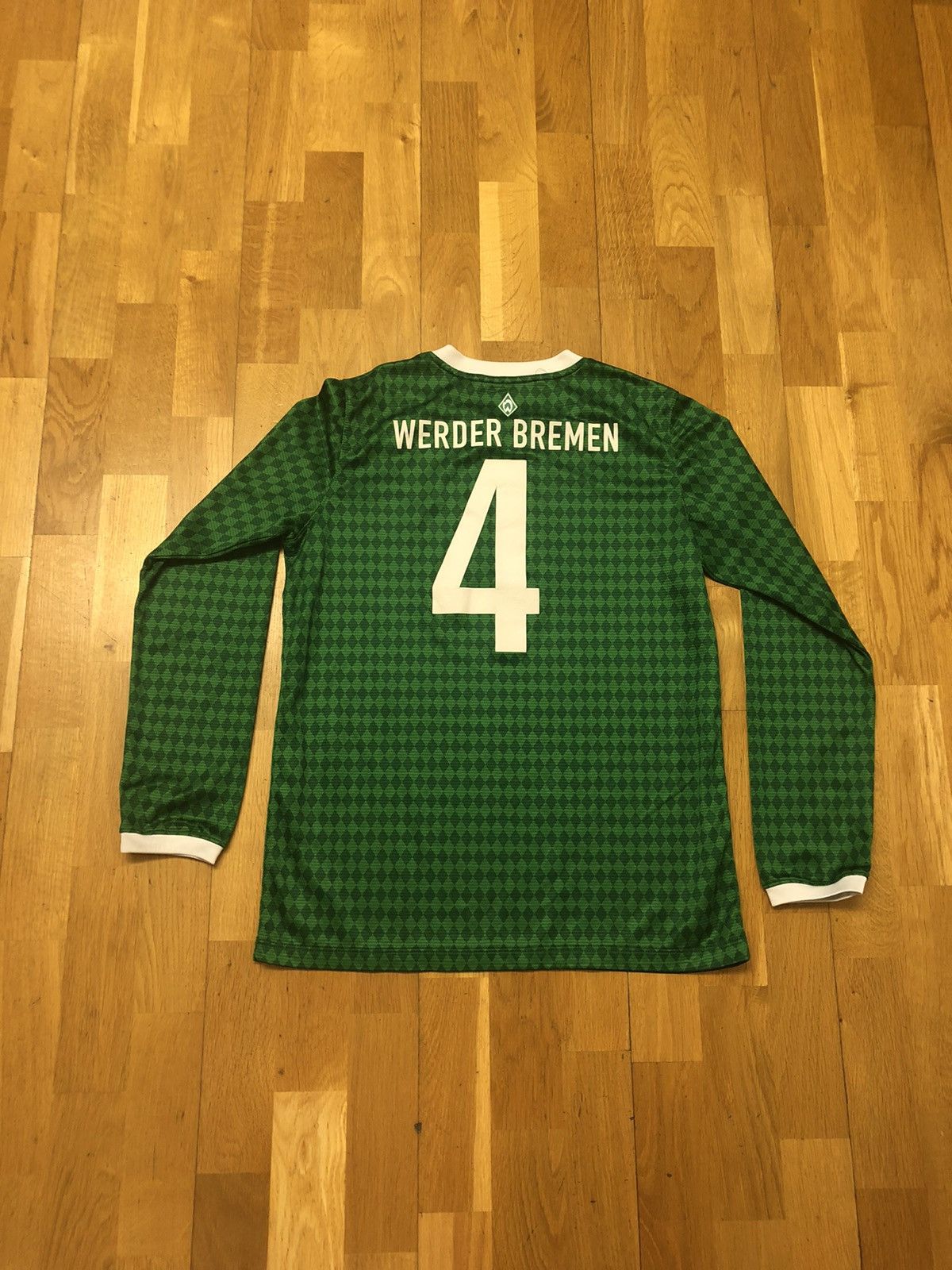 Nike NIKE WERDEN BREMEN #4 CLASSIC QUALITY SOCCER JERSEY Size US S / EU 44-46 / 1 - 2 Thumbnail