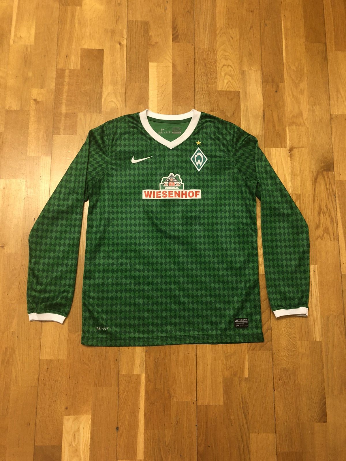 Nike NIKE WERDEN BREMEN #4 CLASSIC QUALITY SOCCER JERSEY Size US S / EU 44-46 / 1 - 1 Thumbnail