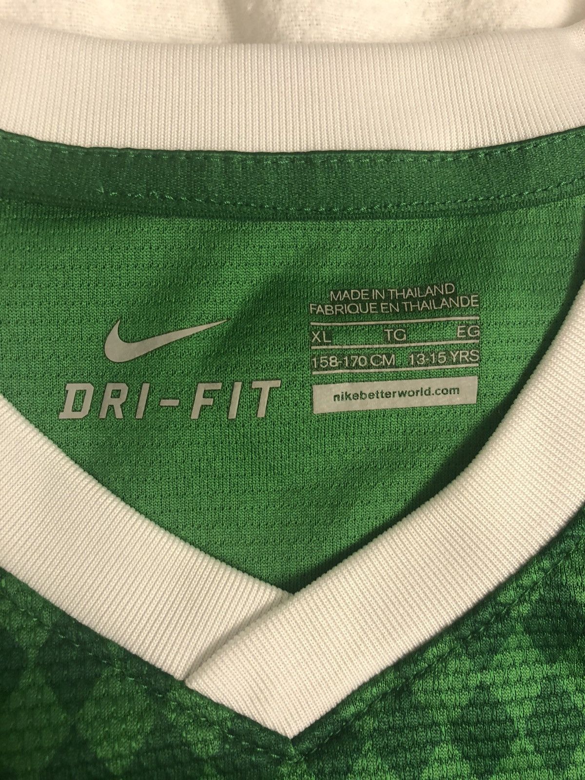 Nike NIKE WERDEN BREMEN #4 CLASSIC QUALITY SOCCER JERSEY Size US S / EU 44-46 / 1 - 5 Thumbnail