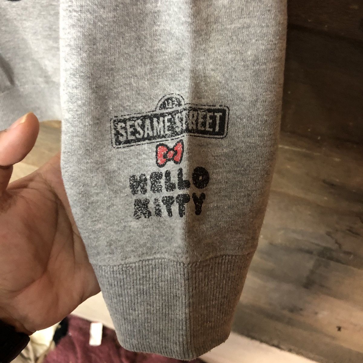 Cartoon Network Sesame Street X Hello Kitty Grey Sweatshirt vintage #454B Size L / US 10 / IT 46 - 9 Thumbnail
