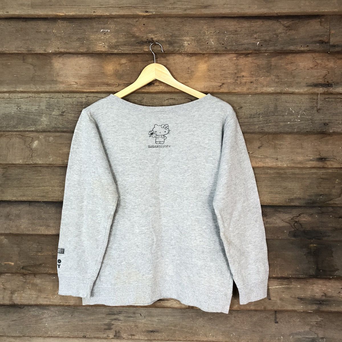 Cartoon Network Sesame Street X Hello Kitty Grey Sweatshirt vintage #454B Size L / US 10 / IT 46 - 11 Thumbnail