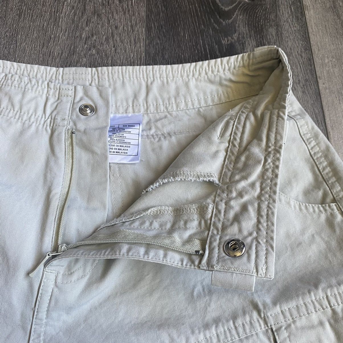 Nike Vintage 2000s Nike Basic Swoosh Logo Cargo Khaki Shorts Size US 28 / EU 44 - 7 Thumbnail