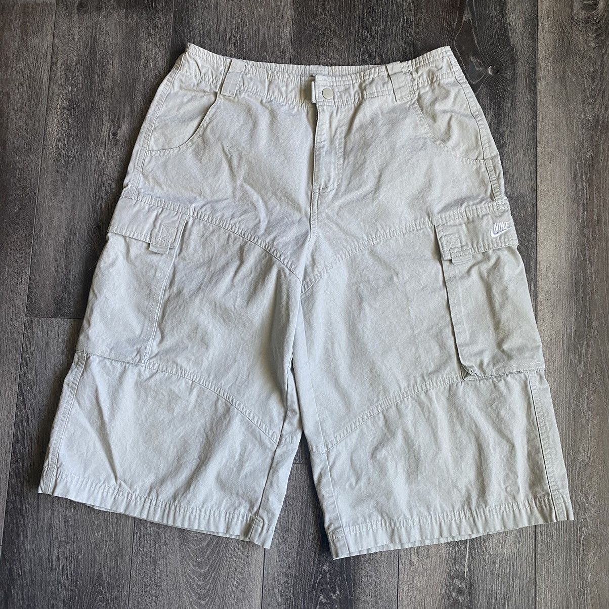 Nike Vintage 2000s Nike Basic Swoosh Logo Cargo Khaki Shorts Size US 28 / EU 44 - 1 Thumbnail