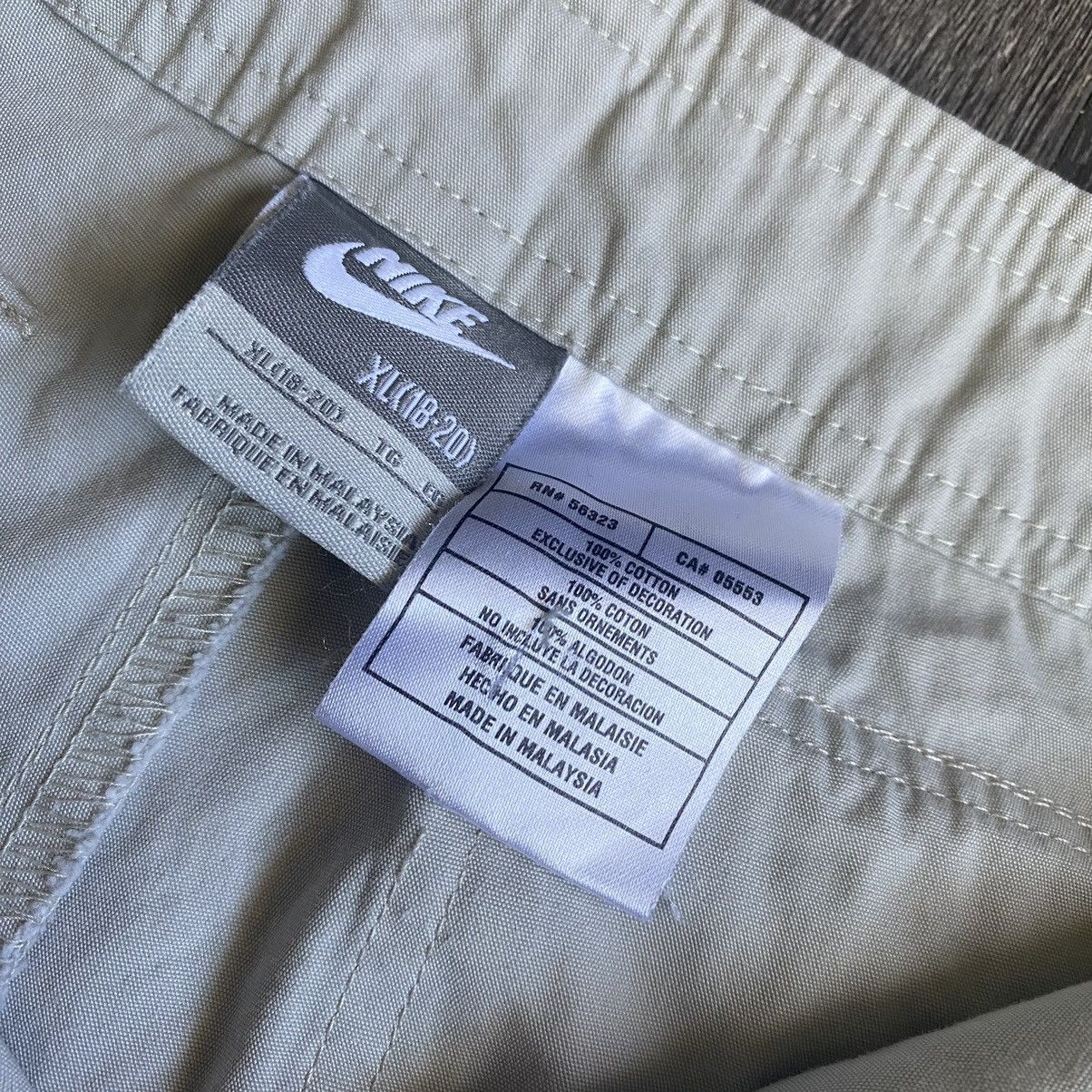 Nike Vintage 2000s Nike Basic Swoosh Logo Cargo Khaki Shorts Size US 28 / EU 44 - 8 Thumbnail