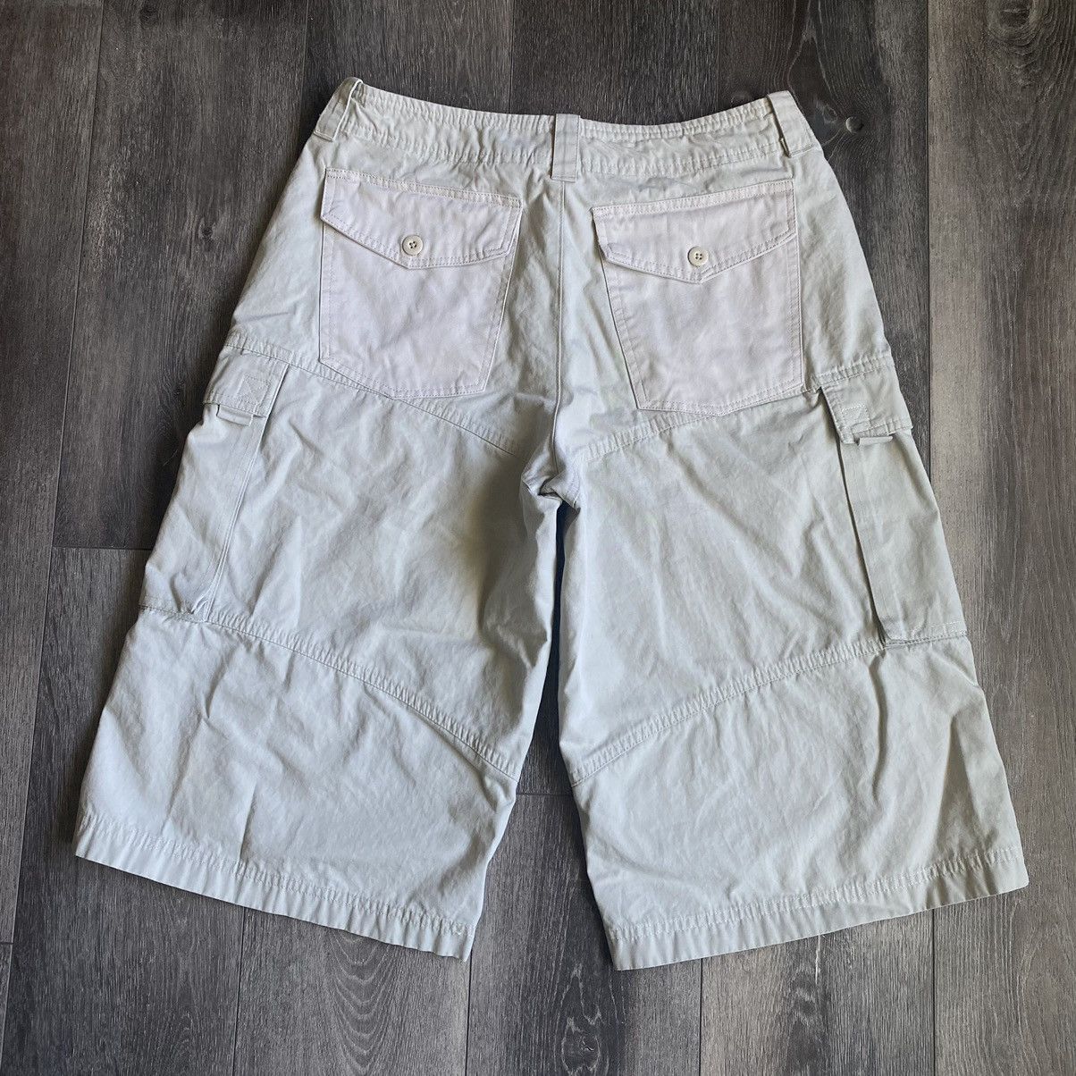 Nike Vintage 2000s Nike Basic Swoosh Logo Cargo Khaki Shorts Size US 28 / EU 44 - 2 Thumbnail