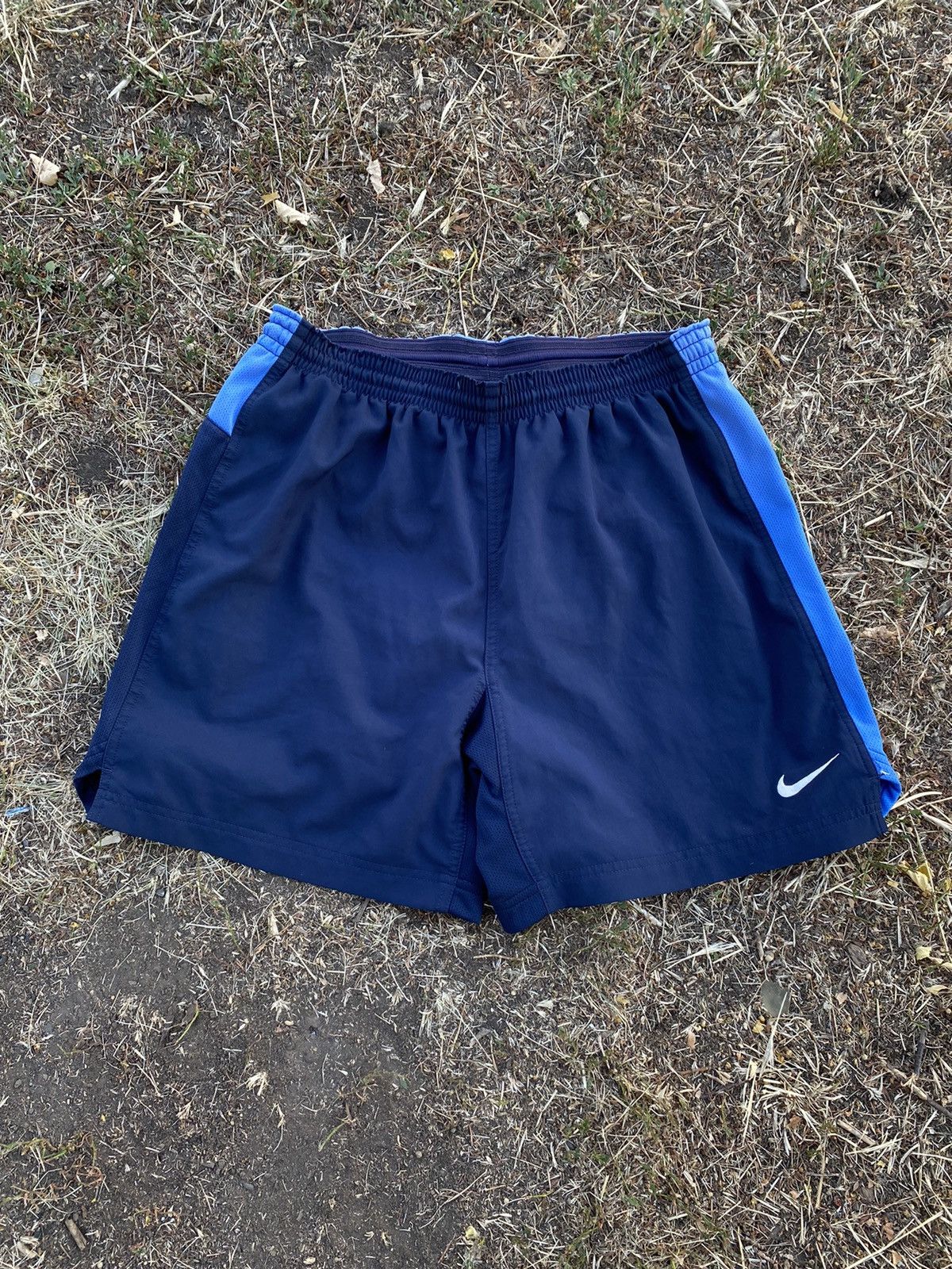 Nike Vintage Nike shorts streetwear swoosh casual y2k size M Size US 32 / EU 48 - 1 Thumbnail