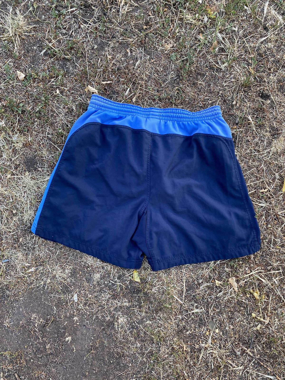 Nike Vintage Nike shorts streetwear swoosh casual y2k size M Size US 32 / EU 48 - 2 Thumbnail