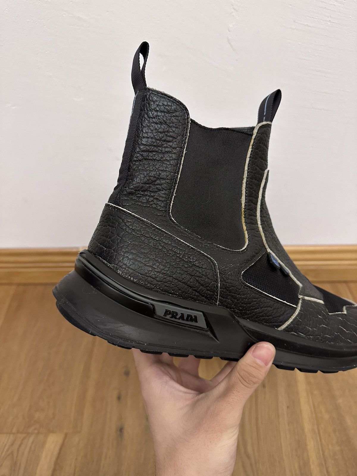 Prada 18aw Cracked Leather Brixxen Chelsea Boots