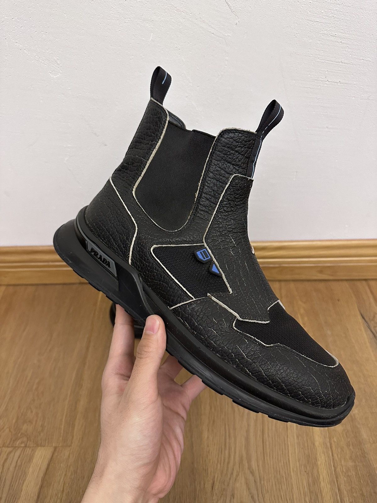 Prada 18aw Cracked Leather Brixxen Chelsea Boots