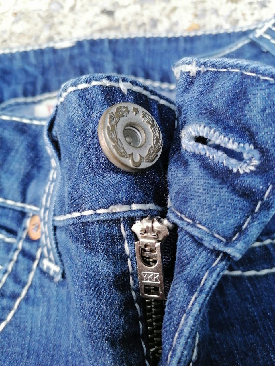 True Religion True Religion Julie Natural Big T Denim Jeans Size 27" / US 4 / IT 40 - 2 Thumbnail
