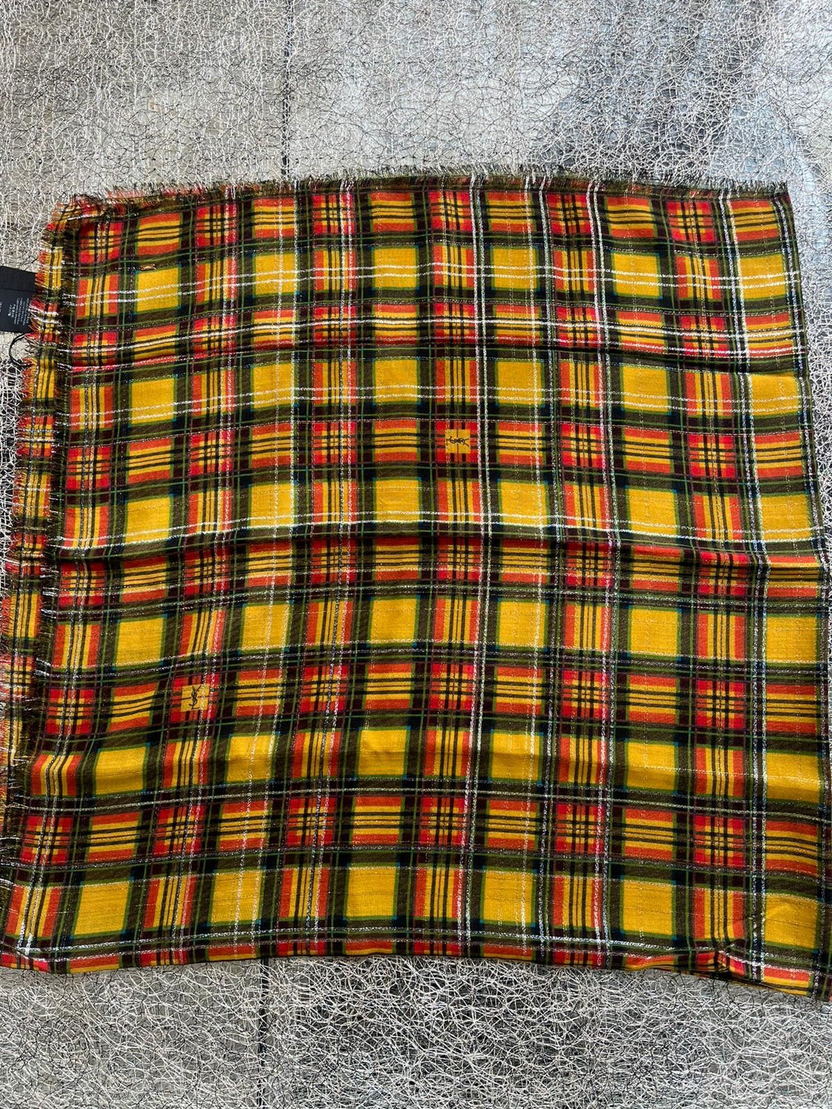 Shawl Grand Carre Checker Pattern in Multicolor