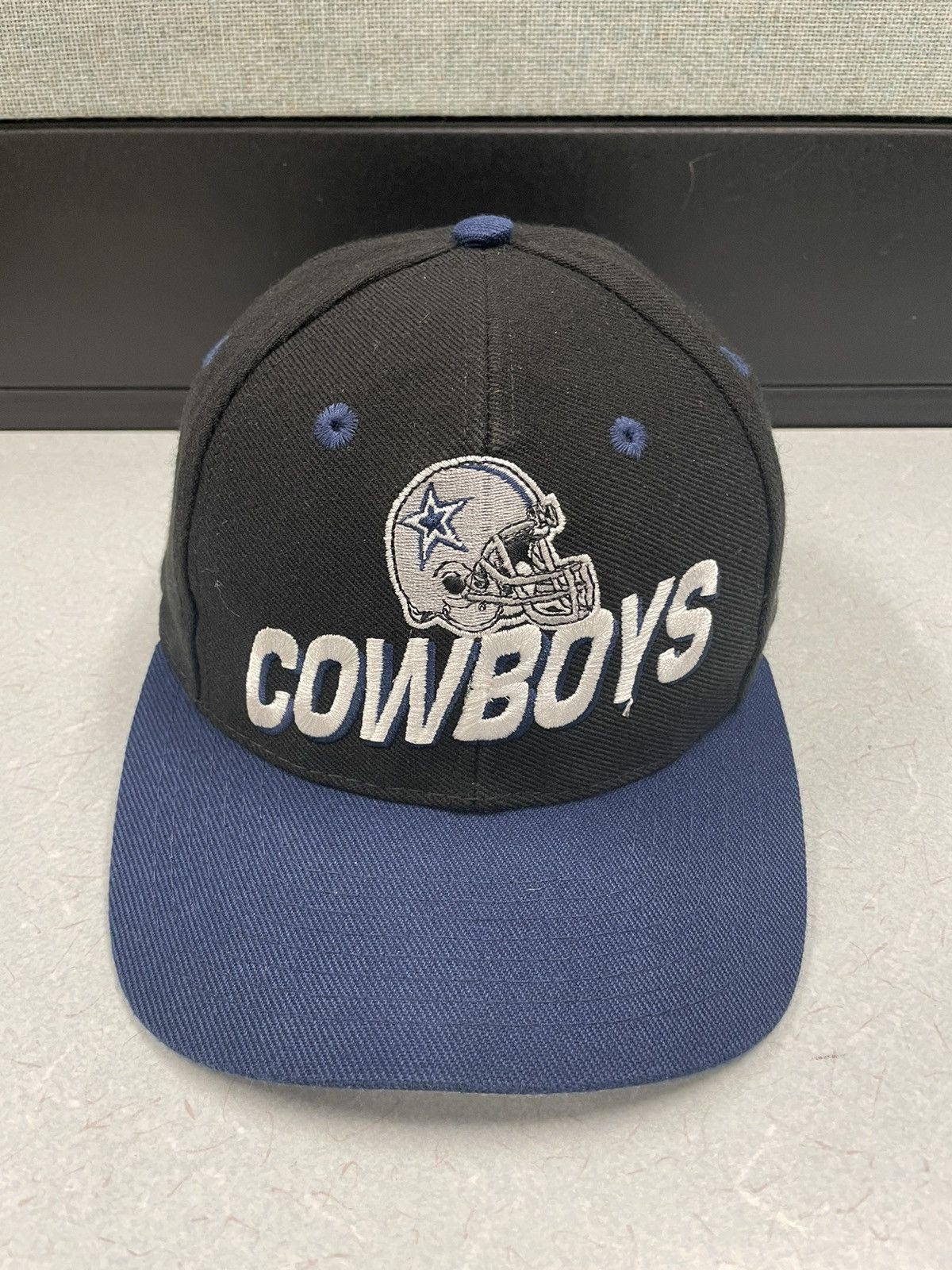 NWT STARTER Vintage Classic cheapest Black Wool Suede Brim Dallas Cowboys Strapback Hat