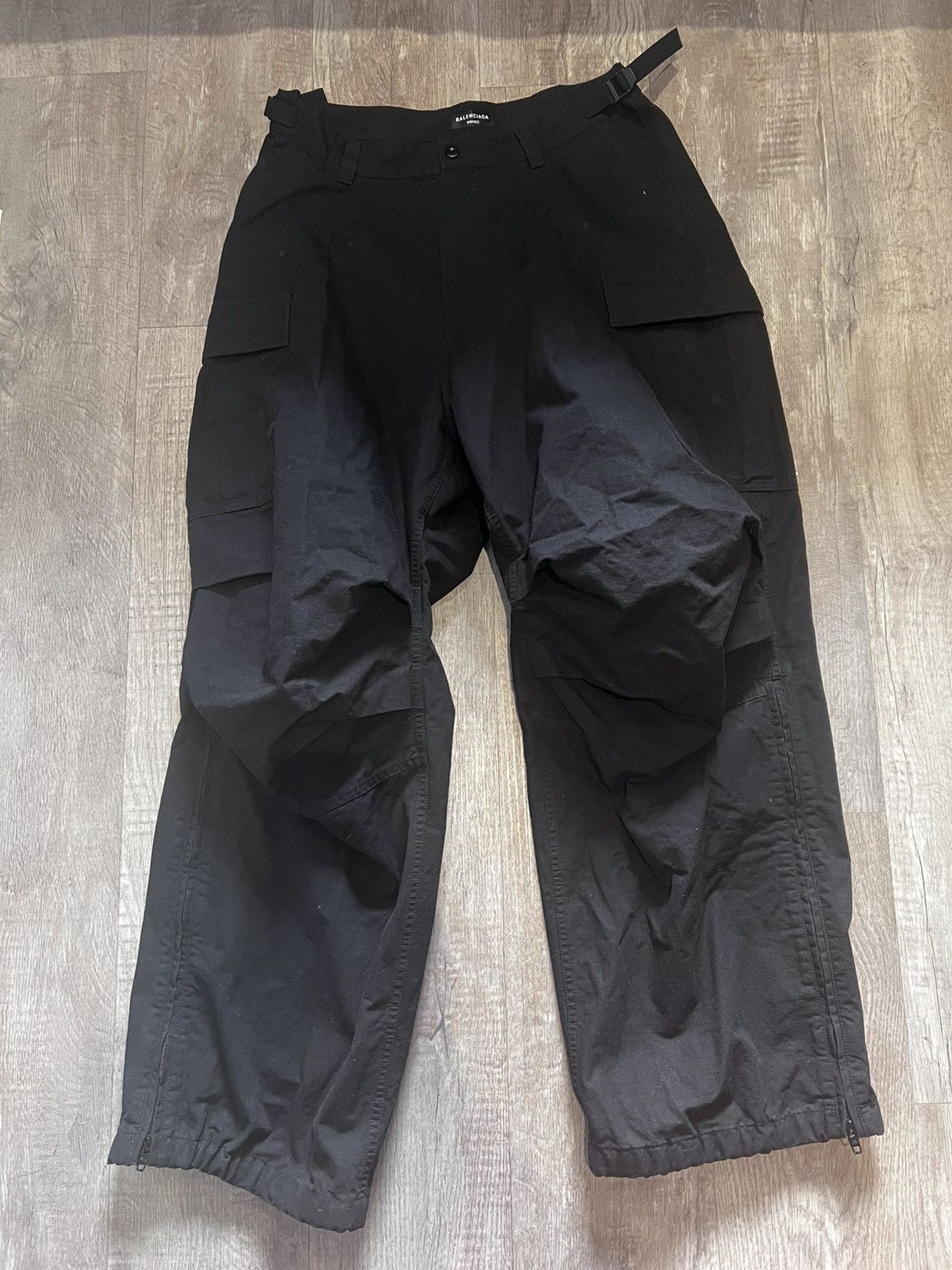 低価格で大人気の Balenciaga Grailed | pants cargo pulled Balenciaga パンツ