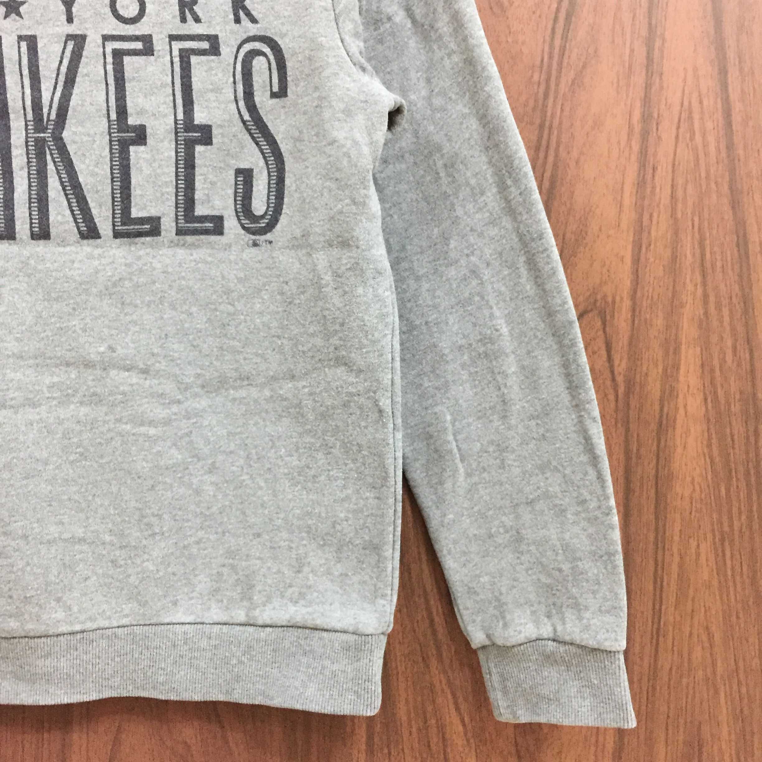 MLB Vintage New York Yankees sweatshirt size 95 fits M Size US M / EU 48-50 / 2 - 7 Thumbnail
