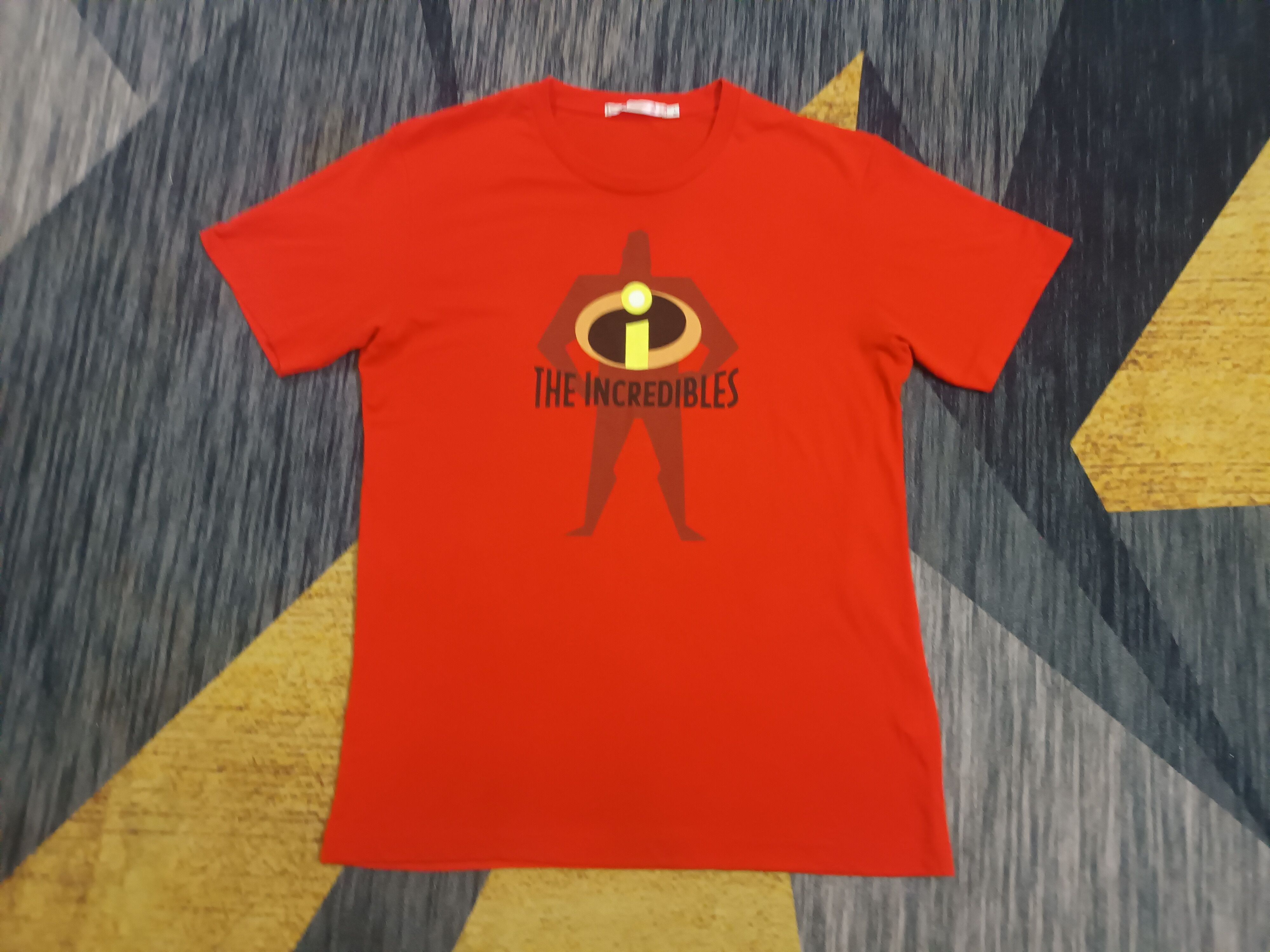 Disney × Uniqlo 🔥 THE INCREDIBLES T SHIRT 🔥 Size US M / EU 48-50 / 2 - 1 Thumbnail