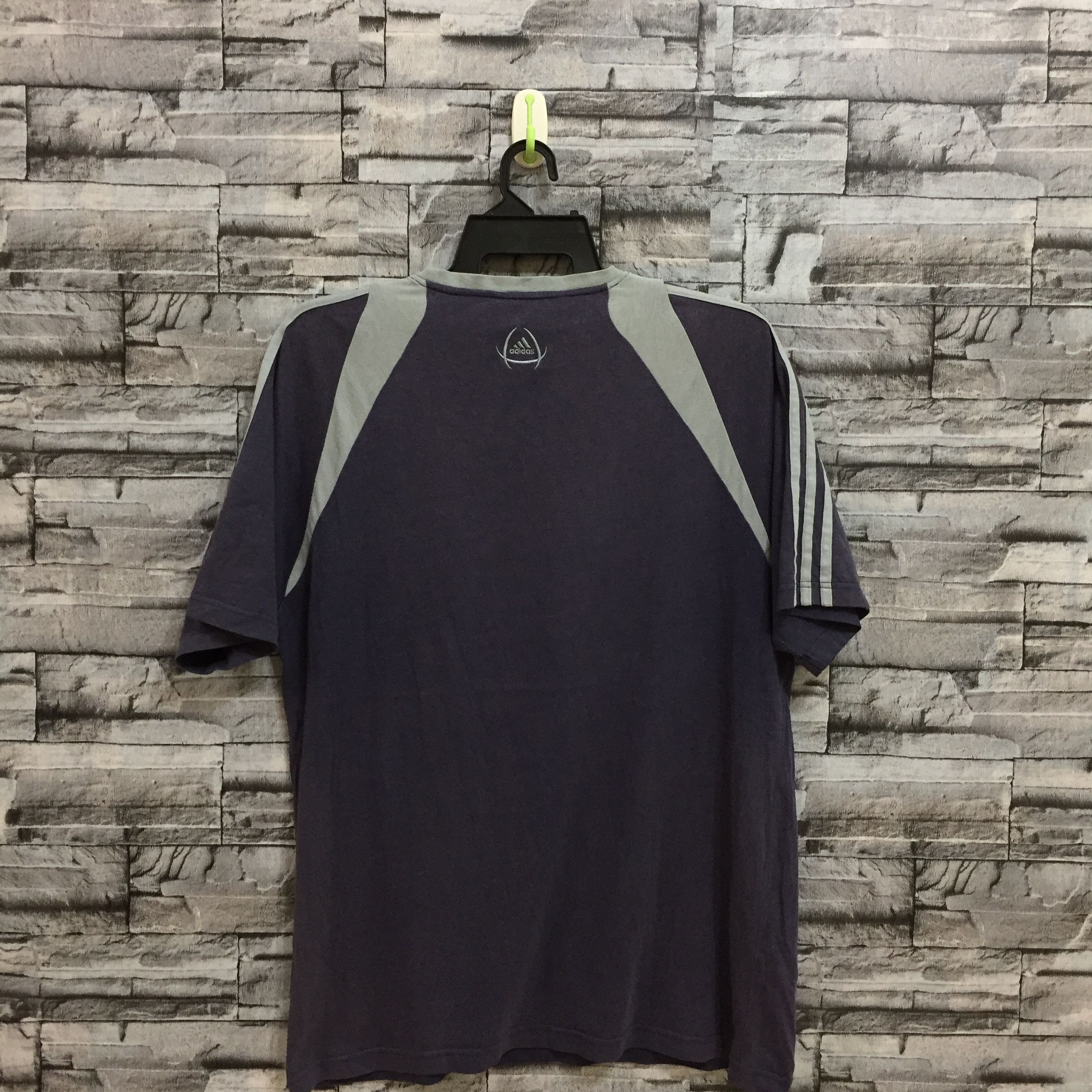 Adidas Vintage ADIDAS t shirt embroidered small logo size L Size US L / EU 52-54 / 3 - 6 Thumbnail