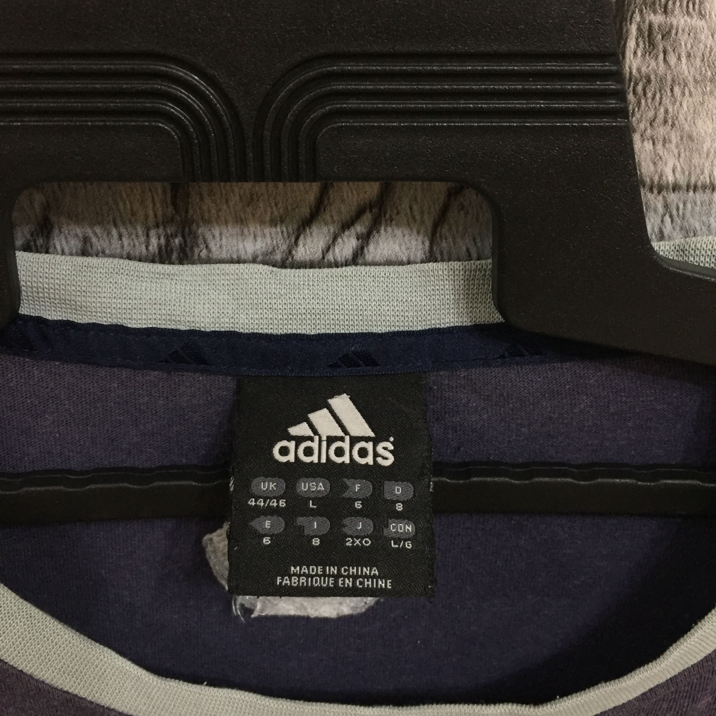 Adidas Vintage ADIDAS t shirt embroidered small logo size L Size US L / EU 52-54 / 3 - 3 Thumbnail