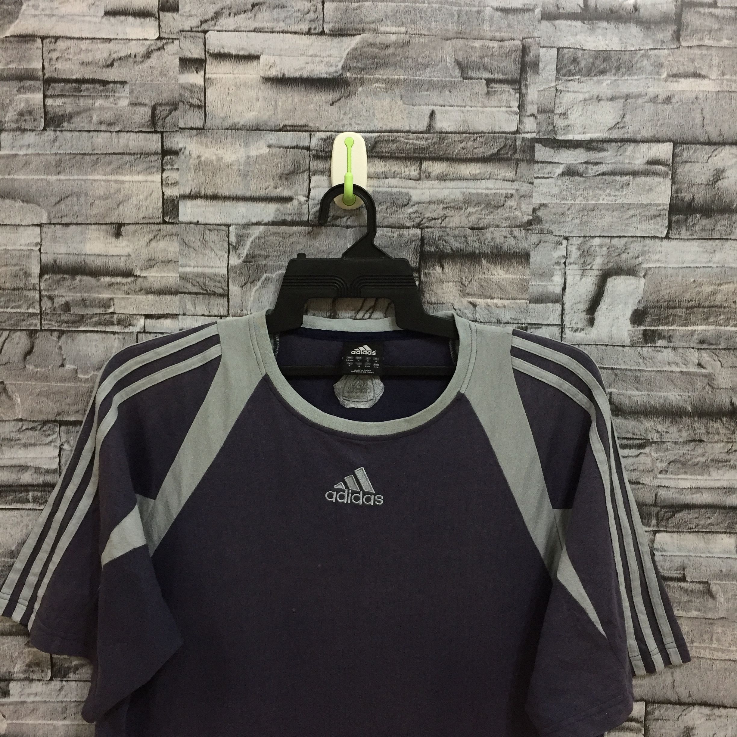 Adidas Vintage ADIDAS t shirt embroidered small logo size L Size US L / EU 52-54 / 3 - 2 Thumbnail