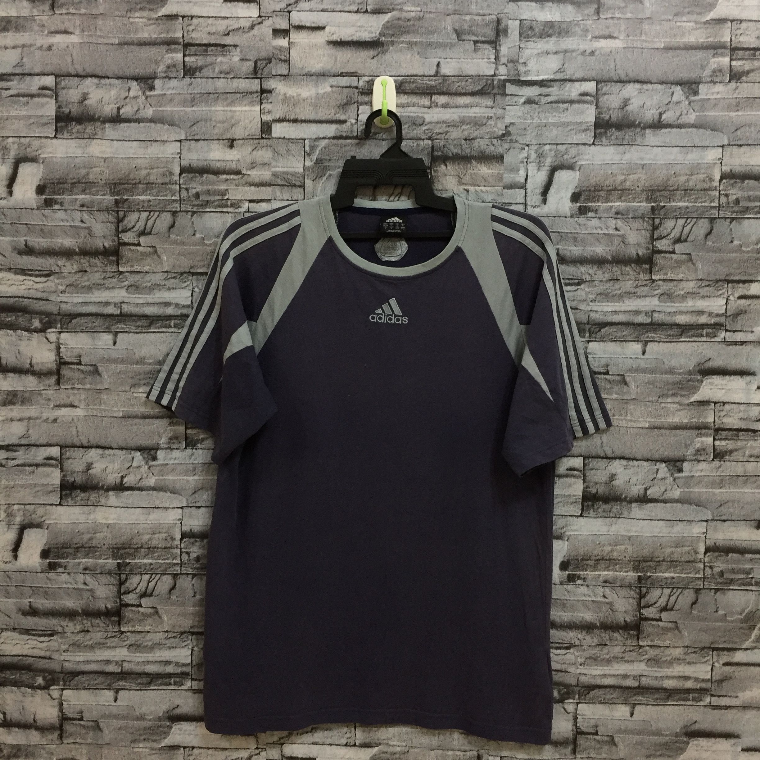 Adidas Vintage ADIDAS t shirt embroidered small logo size L Size US L / EU 52-54 / 3 - 1 Thumbnail