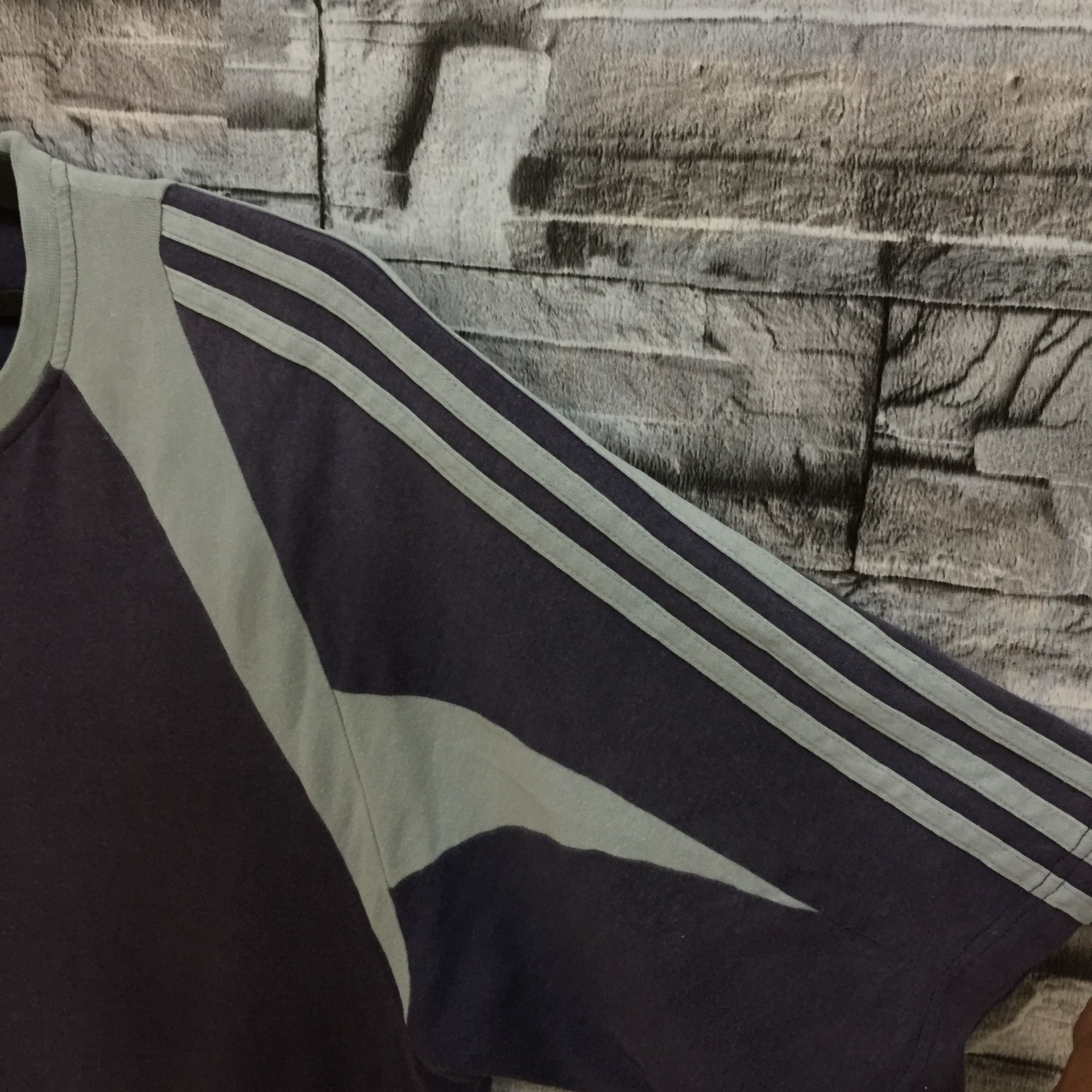 Adidas Vintage ADIDAS t shirt embroidered small logo size L Size US L / EU 52-54 / 3 - 5 Thumbnail
