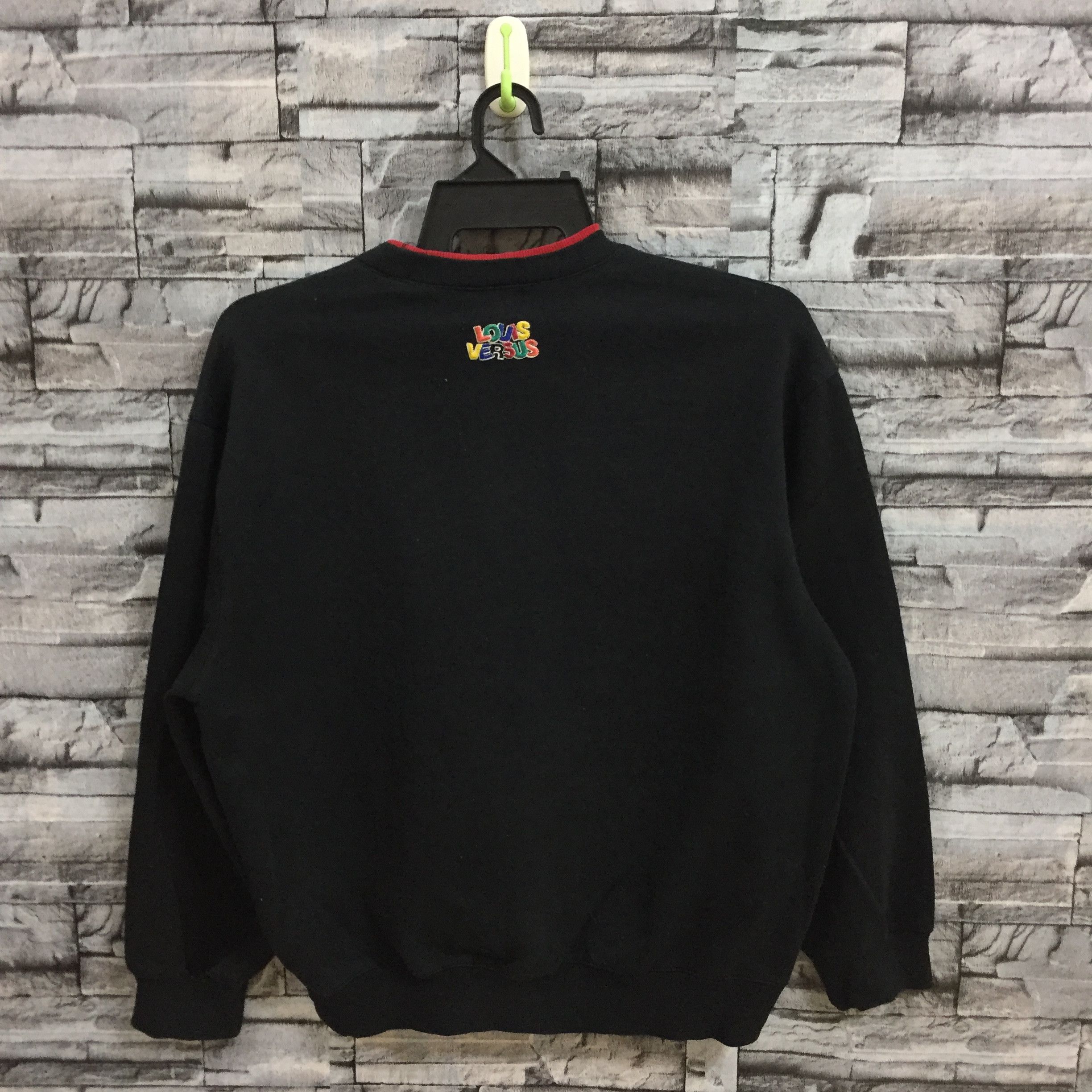 Japanese Brand Vintage Louis Versus sweatshirt embroidered Size 2L fit L Size US L / EU 52-54 / 3 - 8 Thumbnail