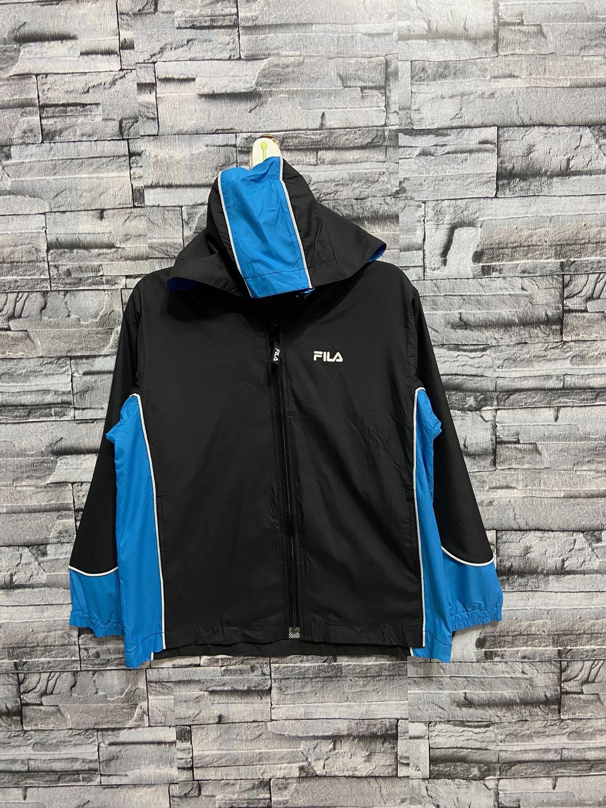 Fila Vintage Fila Jacket hoodie small logo size 130 kid fit S Size US S / EU 44-46 / 1 - 1 Thumbnail
