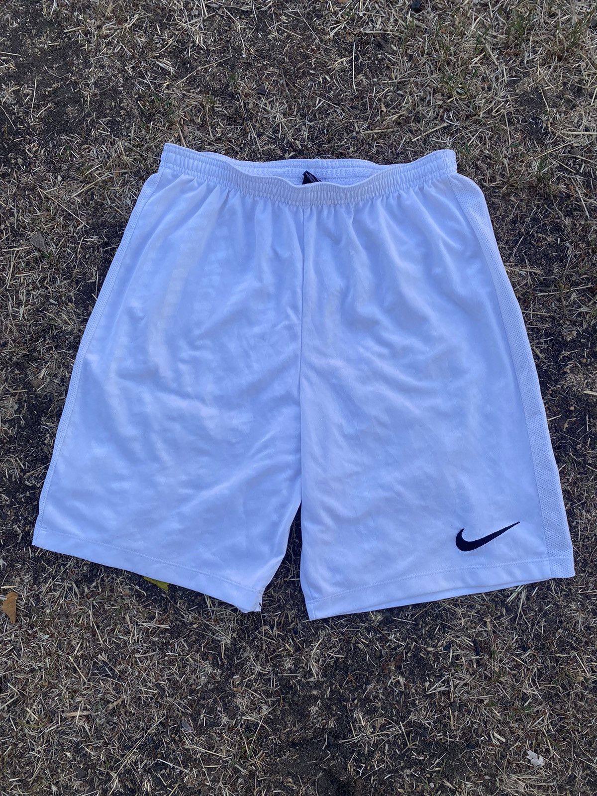 Nike Vintage Nike shorts streetwear swoosh casual y2k size L Size US 34 / EU 50 - 1 Thumbnail