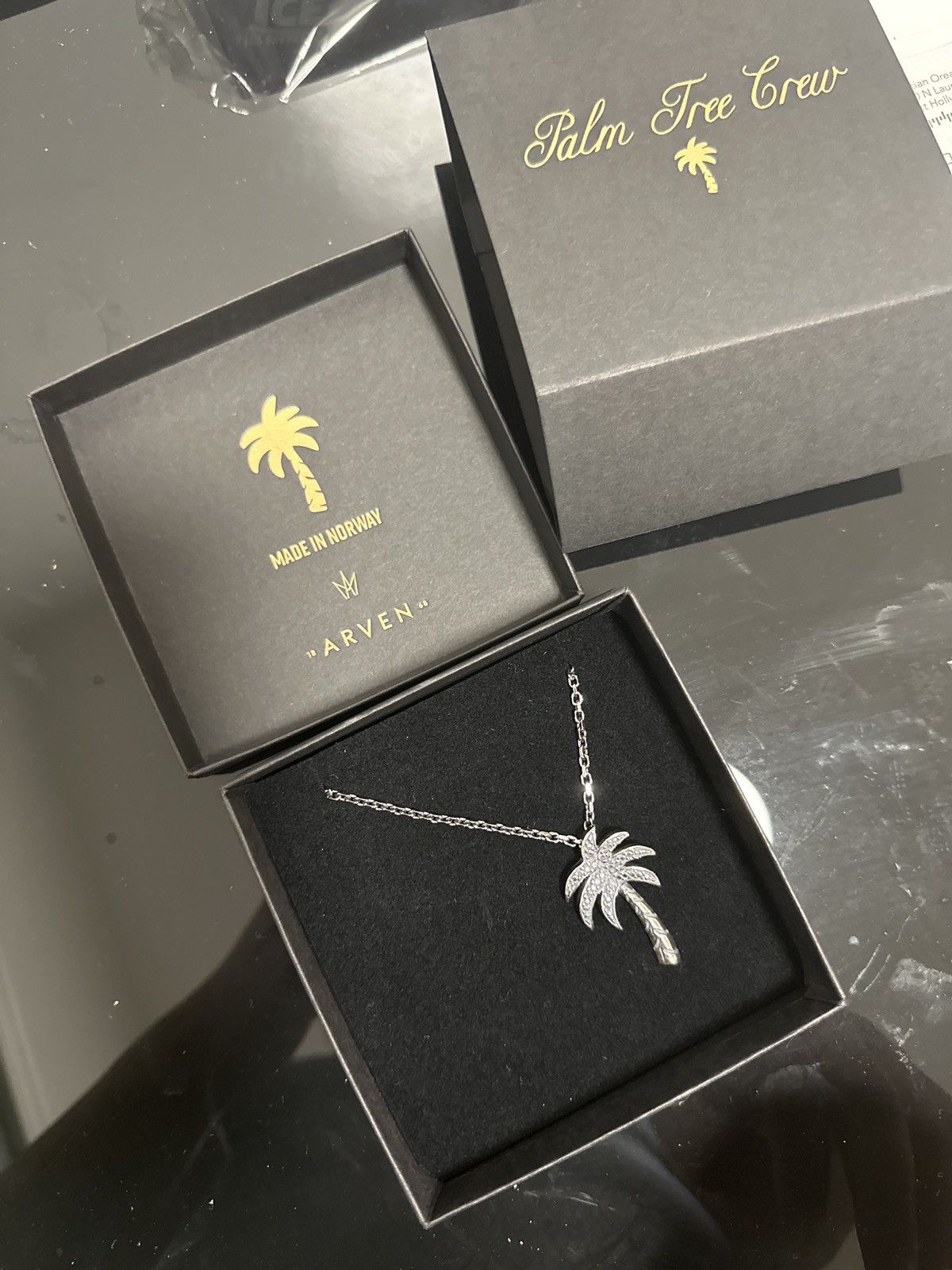 Palm tree 2025 crew necklace