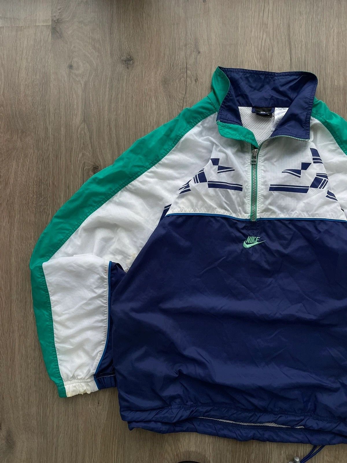Vintage Nike Light Jacket Center Logo