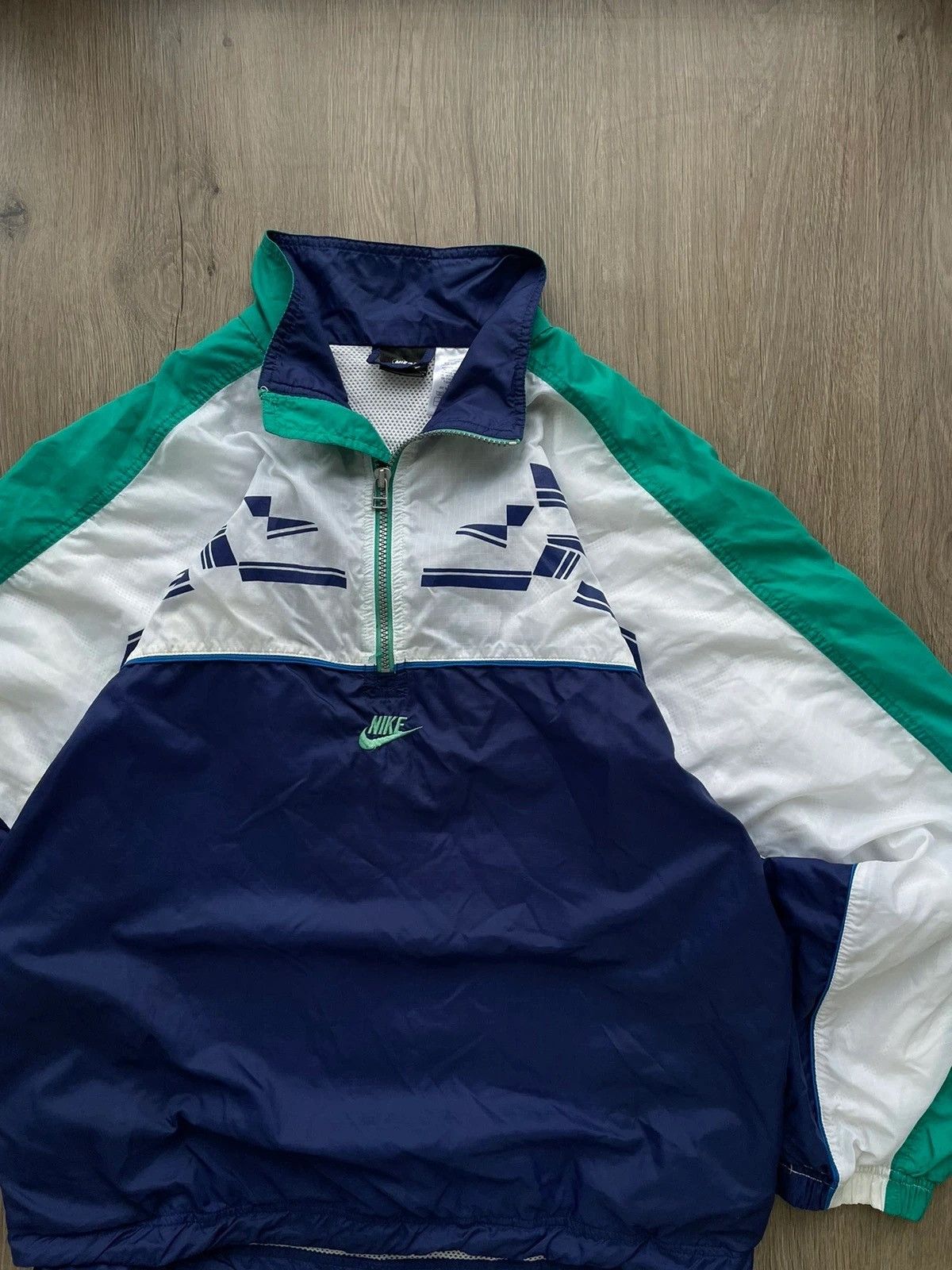 Vintage Nike Light Jacket Center Logo