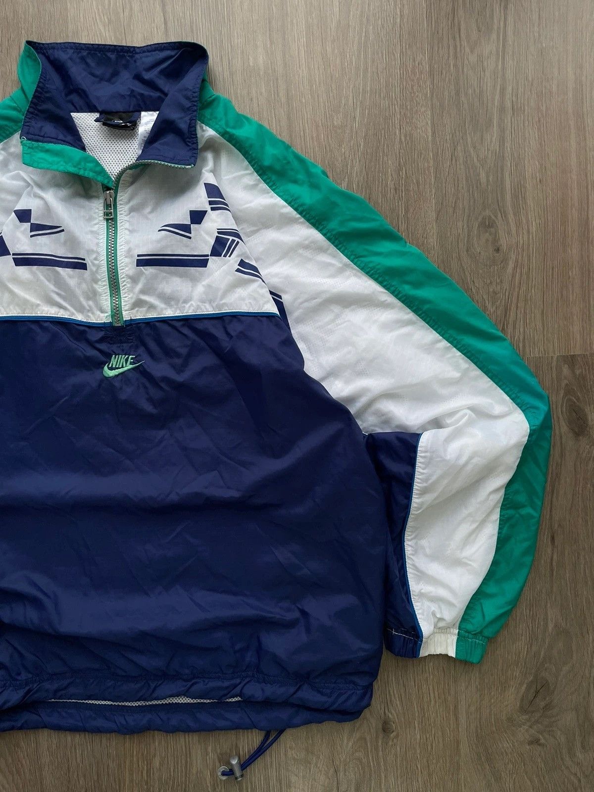Vintage Nike Light Jacket Center Logo